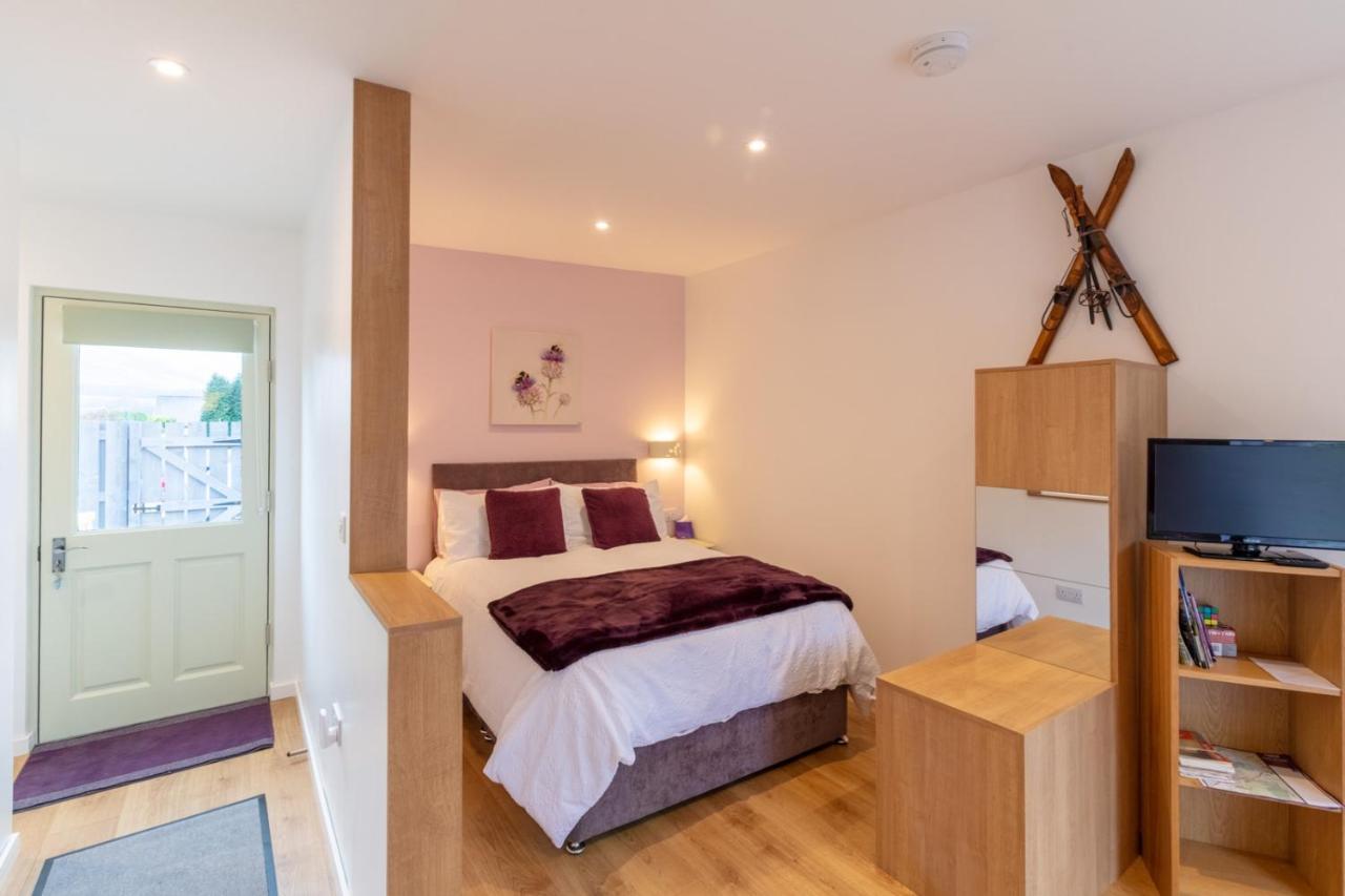 Allt Mor Rentals - Chalet With Hot Tub, And Studio Apartment No Hot Tub Ройбридж Екстериор снимка