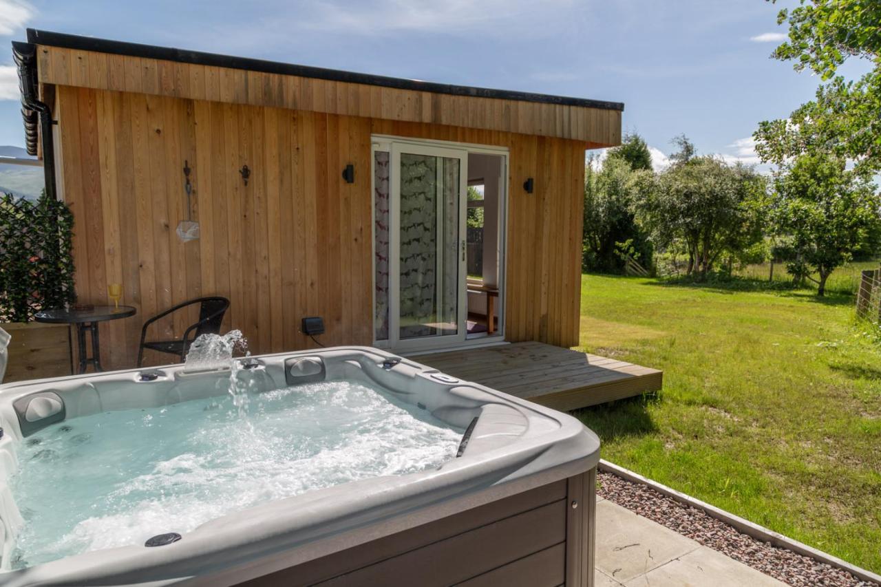 Allt Mor Rentals - Chalet With Hot Tub, And Studio Apartment No Hot Tub Ройбридж Екстериор снимка